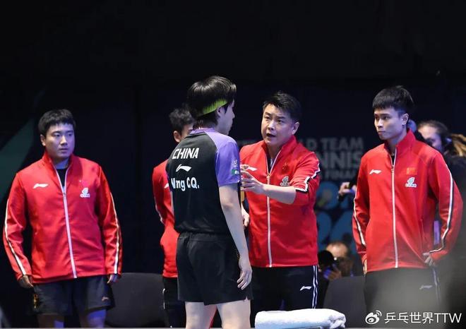 瑞士中锋假摔两黄变一红,雅金:难以接受这个判罚