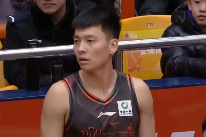 网友发帖询问：聚众淫乱在英国为什么是合法的？