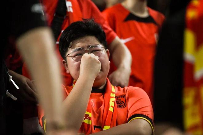 中国足球永远赶不上日本?董路:他们有协作精神+匠人精神+保障