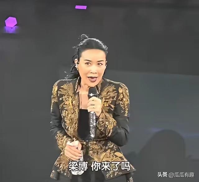 乌”亚速营”俘虏招供:乌军女兵不是战斗英雄,而是”后方妻子”