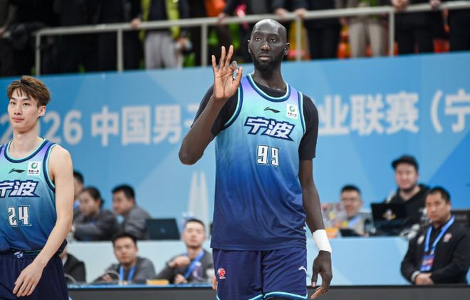 记者：梅西远比C罗更全面！两人没有可比性！