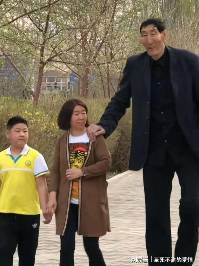 降维打击!34岁萨拉赫12场狂造15球:率队4连胜 欧战领跑土超争冠