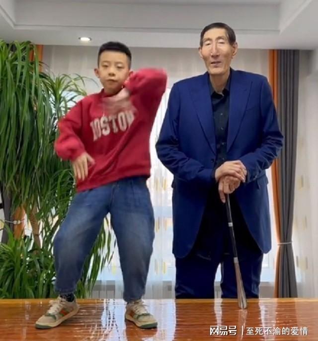 降维打击!34岁萨拉赫12场狂造15球:率队4连胜 欧战领跑土超争冠