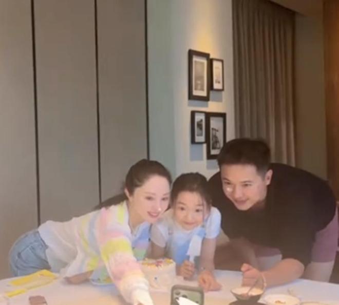 凯恩百场里程碑造3球,迪亚斯帽子戏法,拜仁6