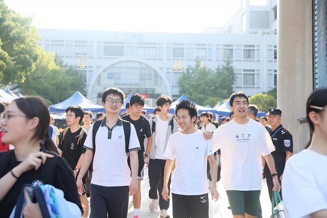 中超红黄牌榜:西海岸排榜首,国安倒数第一,唯一红牌吃的太冤枉