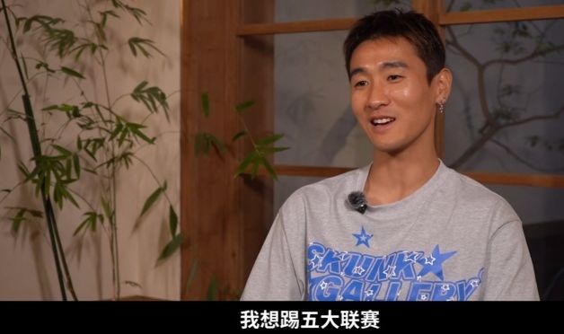 她是敬一丹女儿,不顾反对嫁英国人,如今母亲追悼会未见丈夫身影