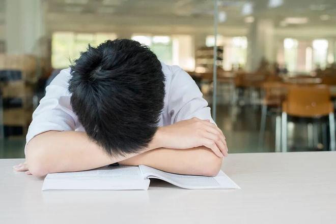 申花后卫金顺凯肋骨骨折，记者：通常来讲康复期大约3个月