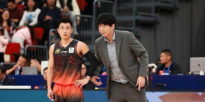 精致男孩!戴昊谈做美甲:我主动给教练看 他也挺喜欢表达了尊重