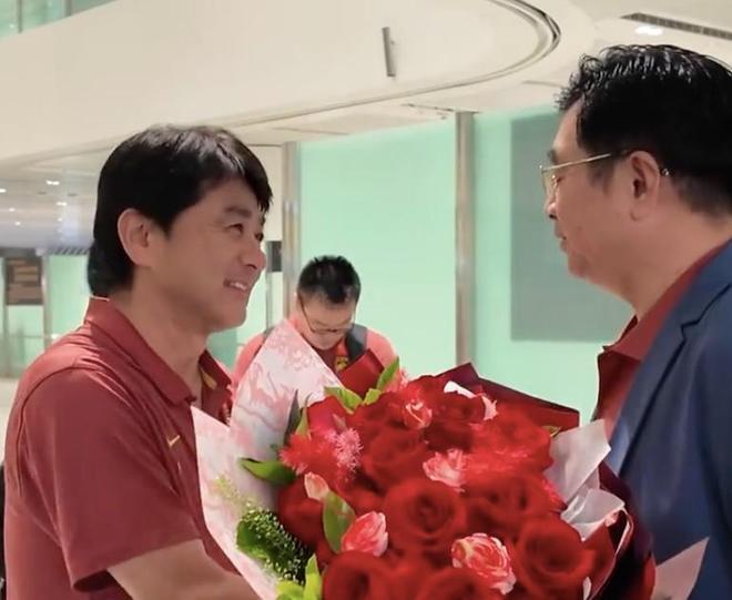 争议！成都球迷大骂颜骏凌 海港球迷：四处拉仇恨 难怪被群起攻之