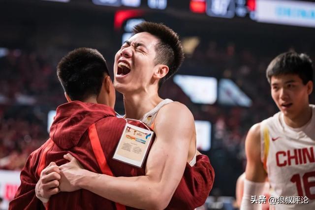 上海夺冠8天后大白边终于发声了！狂晒夺冠照庆祝：疑似回应质疑
